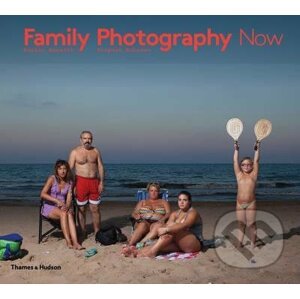 Family Photography Now - Sophie Howarth, Stephen McLaren